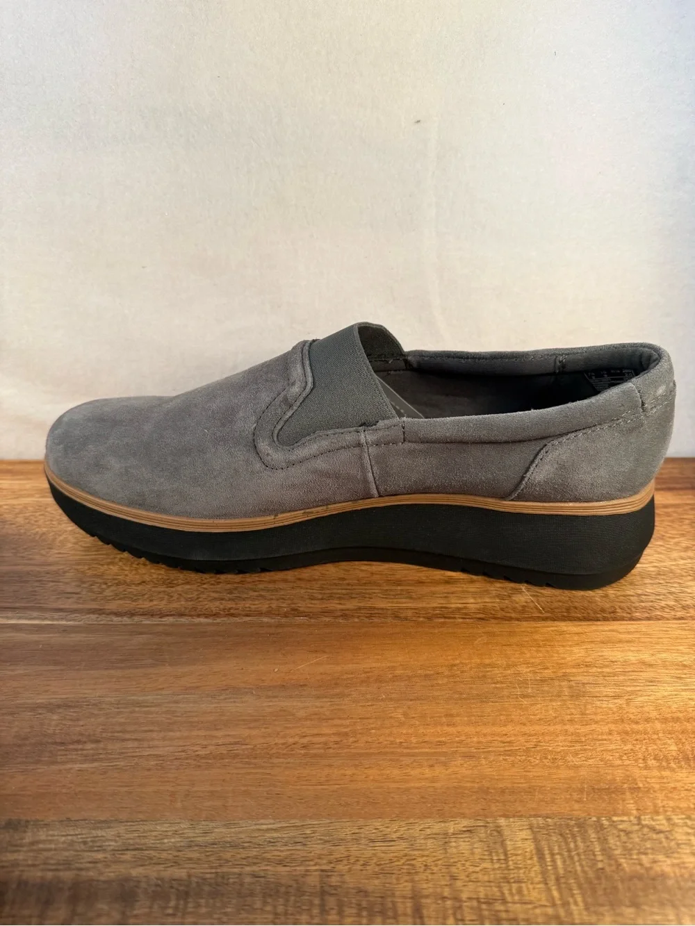 Clarks Collection Light Grey Suede Slip-on Loafers Size 10W NWT